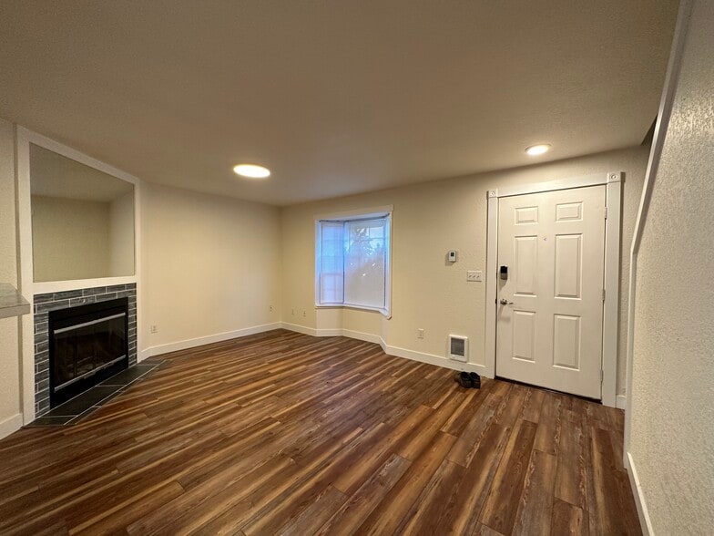 Building Photo - 821 Kaiser Rd NW