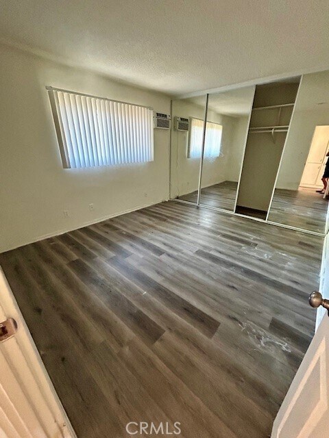 Building Photo - 685 E Vista Chino