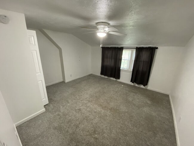 Building Photo - CENTRALLY LOCATED THREE BEDROOM HOUSE IN H...
