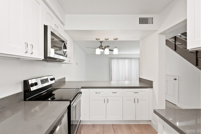 Building Photo - 712 S Fernwood St