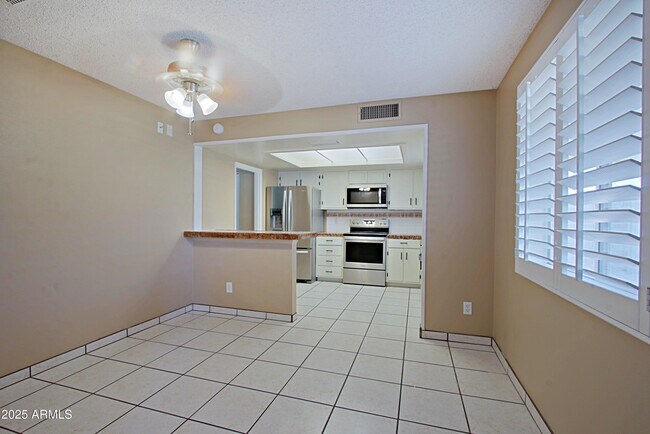 Building Photo - 4526 W Altadena Ave