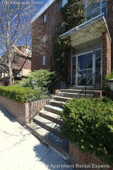 Building Photo - 41 Belmont St