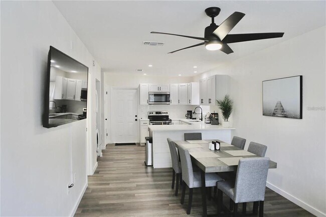 Building Photo - 3308 SW 26 Way