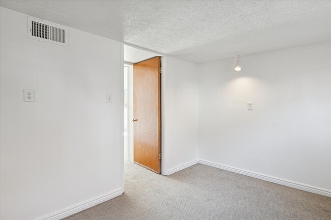 Building Photo - Price Drop!!!! Bright & Updated 2-Bed Boulder Duplex with Huge Private Yard!!