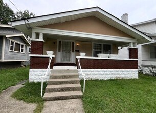 Building Photo - Beautifully renovated 3 bedroom house!