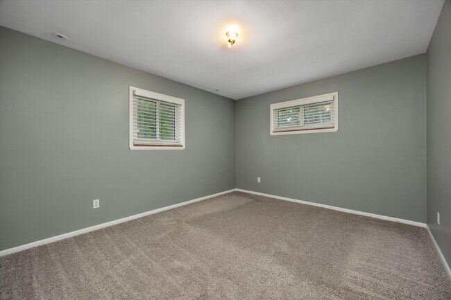 Building Photo - 4790 Belzair Dr
