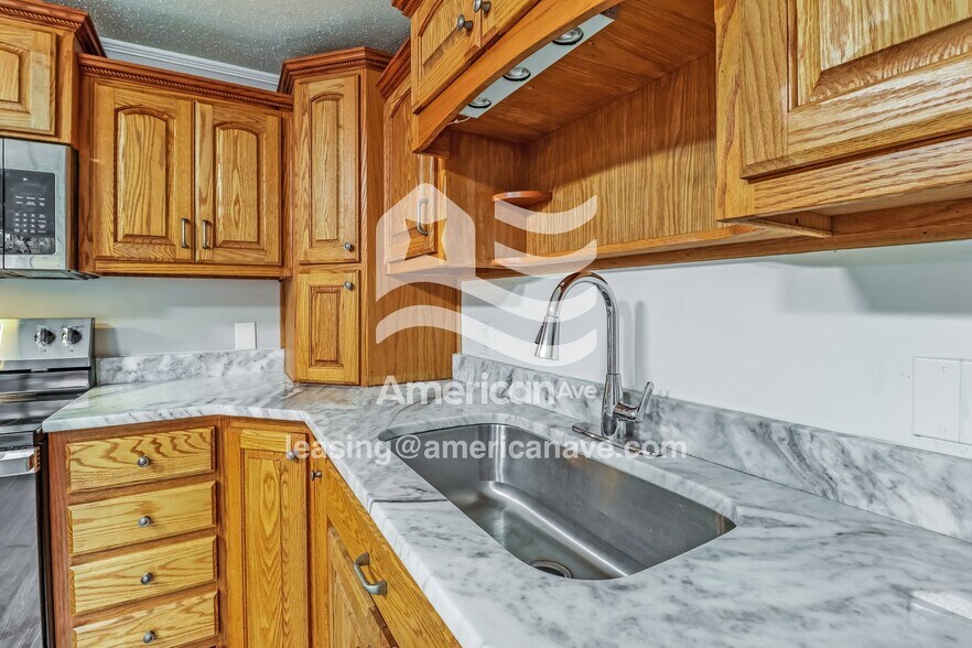 Building Photo - 1514 Drennon St