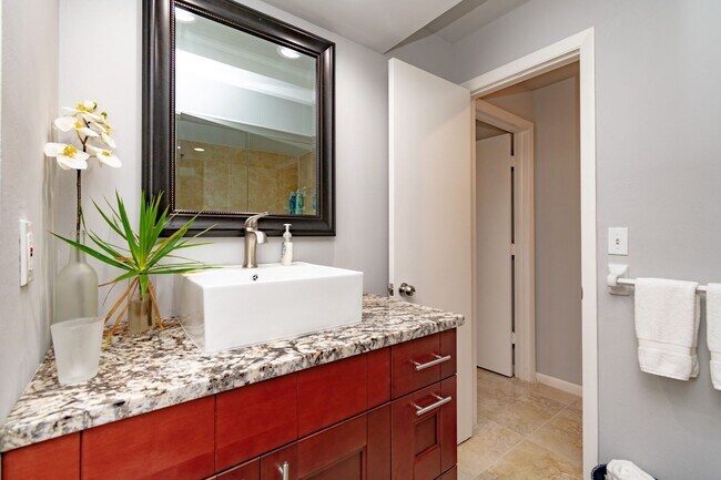 Building Photo - Gulf Access Pool Home. 4BED/2BATH. SE OF CAPE CORAL FL. Special Offer! Qualify for a deposit-free...