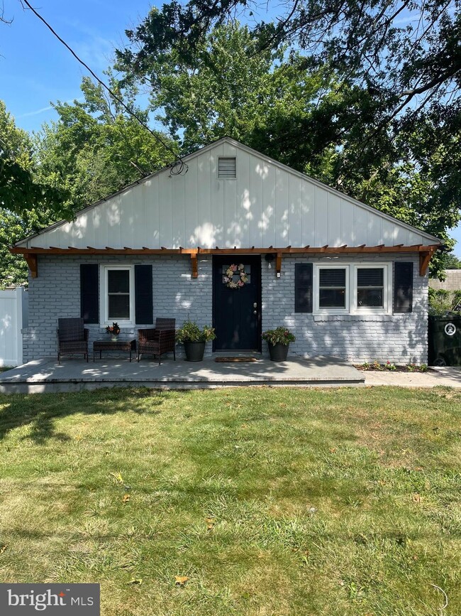 Primary Photo - 197 Roosevelt Ct
