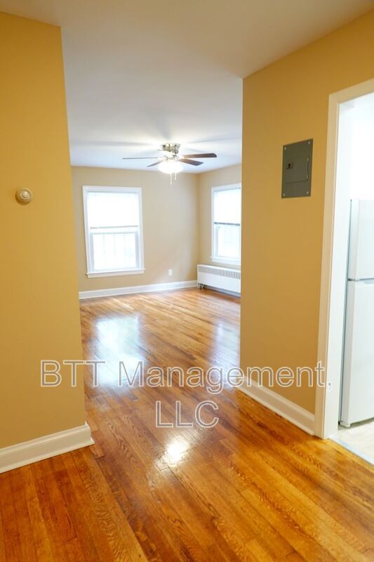Building Photo - 8406 Greenwood Ave