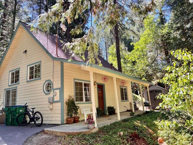 Building Photo - 13051 Sadie D Dr