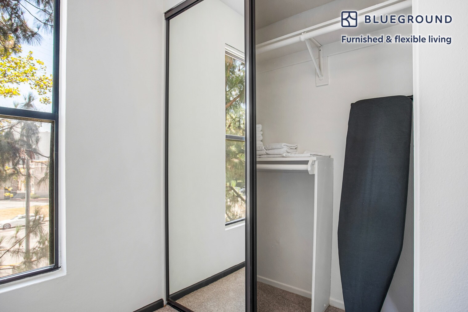 Building Photo - 10989 Bluffside Dr