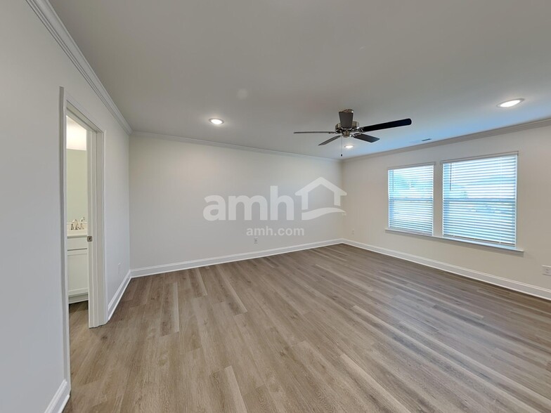 Building Photo - 3512 Lincoln Hts Ln