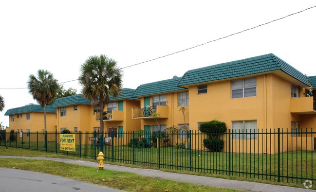 Building Photo - Royal Palm Apartments