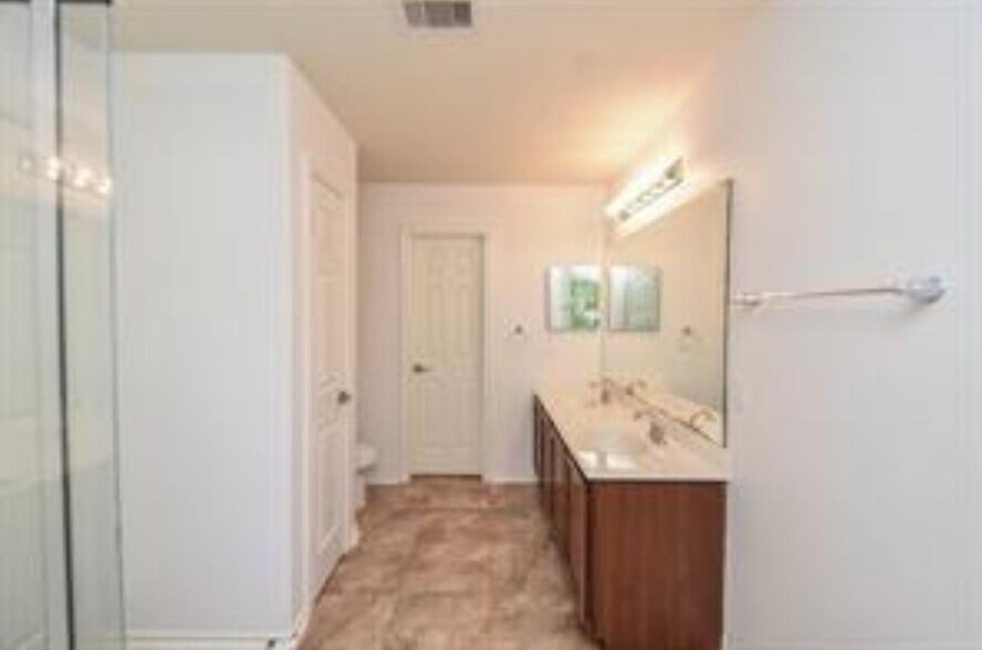 Building Photo - 38 Whitekirk Pl