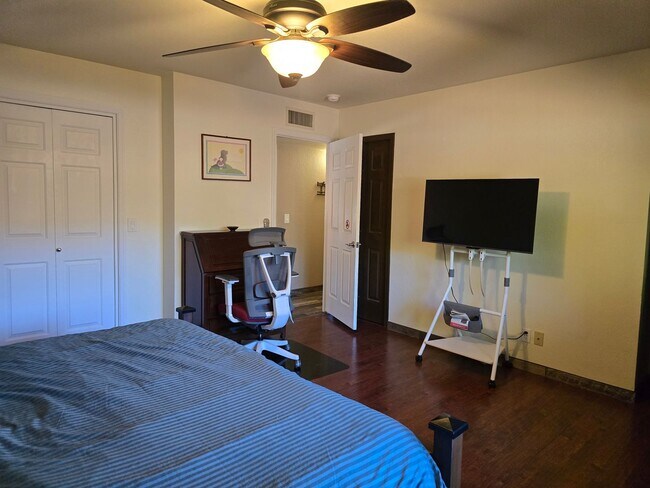 Building Photo - Furnished, 1-Year Long-Term Rental