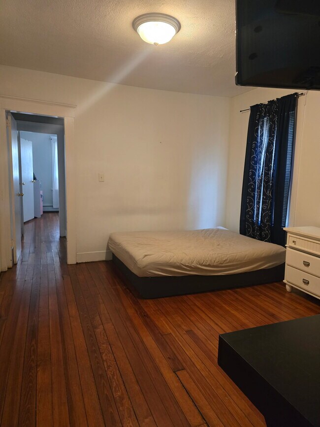 Building Photo - 175 Wilson St