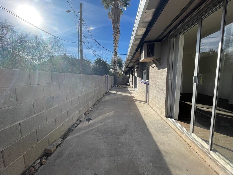 Building Photo - 1508 E Adelaide Dr