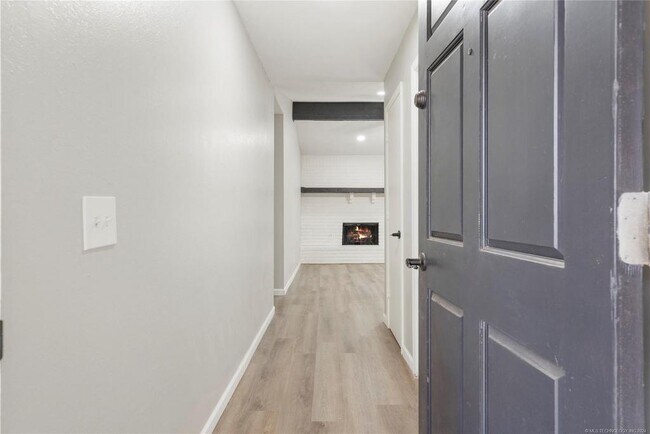 Building Photo - 417 W Birmingham St