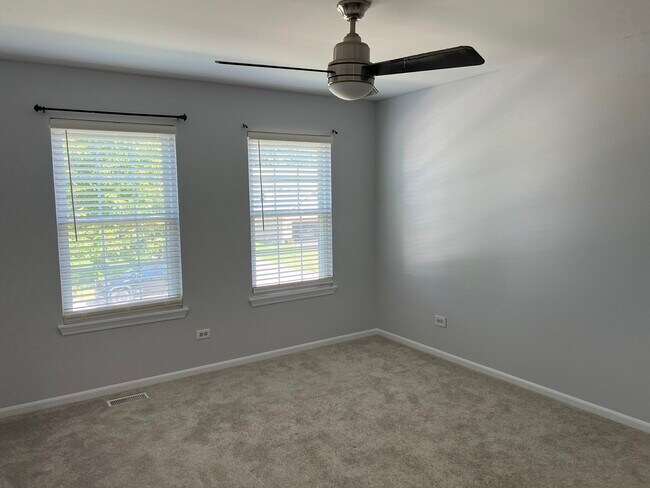 Building Photo - 1164 Lakewood Cir