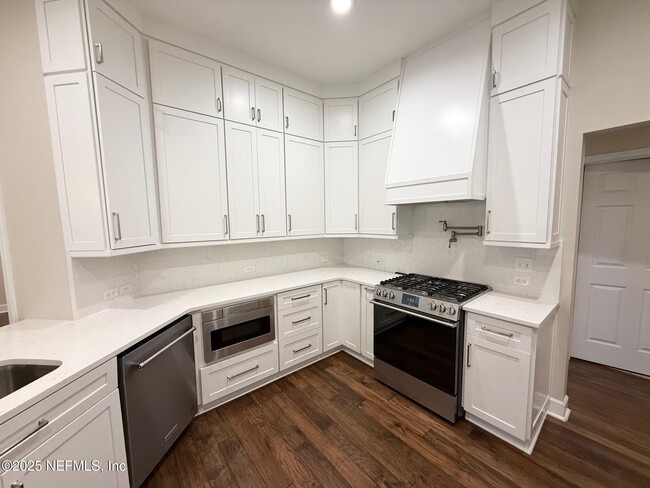 Building Photo - 7860 Turnstone Cir E