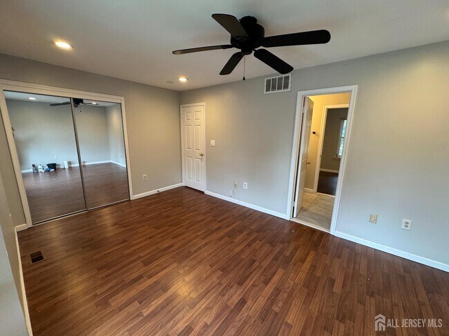 Building Photo - 10 Cosgrove Ct