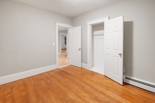 Building Photo - 15 1/2 Mendon St