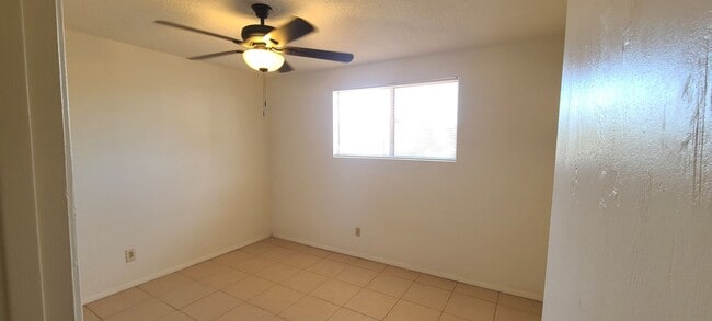 Building Photo - 2 Bed 1 Bath Spacious Gold Canyon Apartment