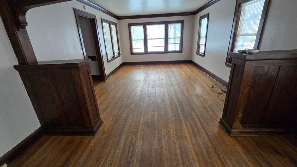 Living space - 3739 Fremont Ave N