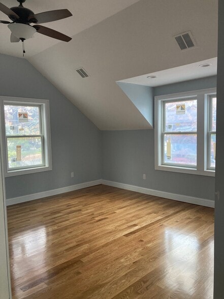Building Photo - 266 Pleasant St