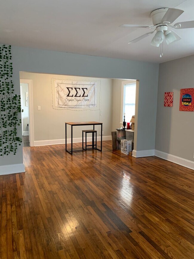 Building Photo - Grid House 2 blocks to ECU for rent on 5th St