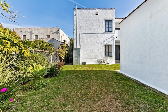 Building Photo - Clarkhill Residences LLC - 145