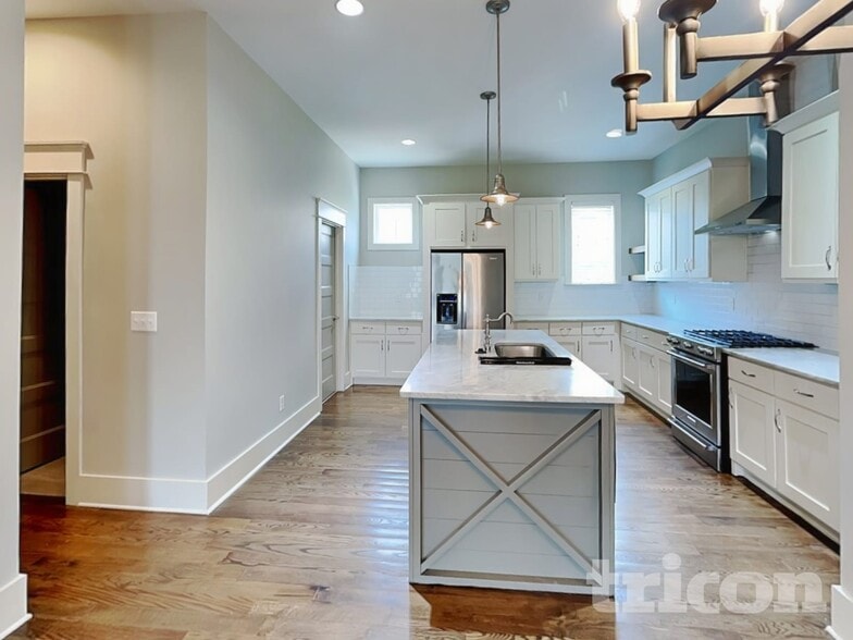 Building Photo - 1216 Hillwood Private Cove