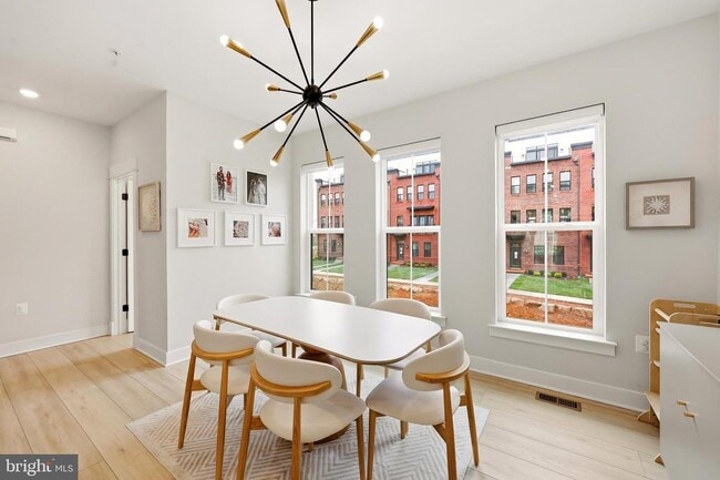 Building Photo - 22810 Tawny Pne Sq