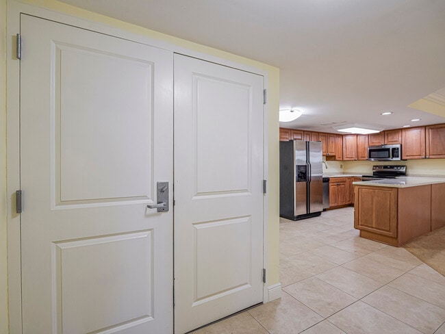 Building Photo - 4600 Jimmy Buffett Mem Hwy