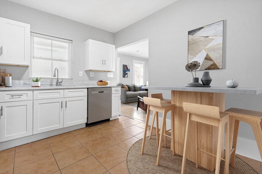 Building Photo - 666 Main St