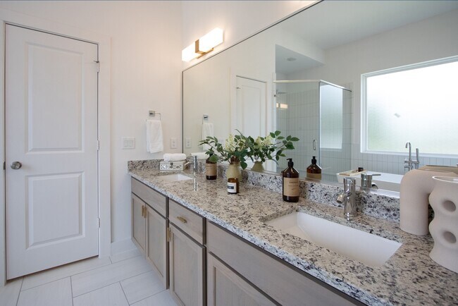 Building Photo - 1538 W Tidwell Rd