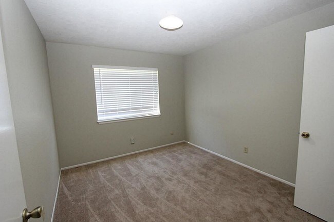 Building Photo - 4330 Maple Cross Dr