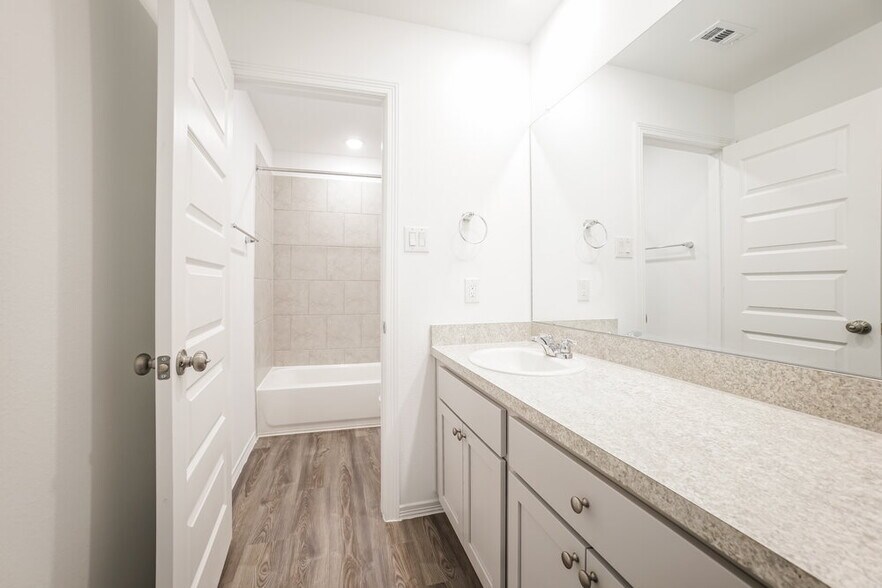 Building Photo - 16731 Rover Ln