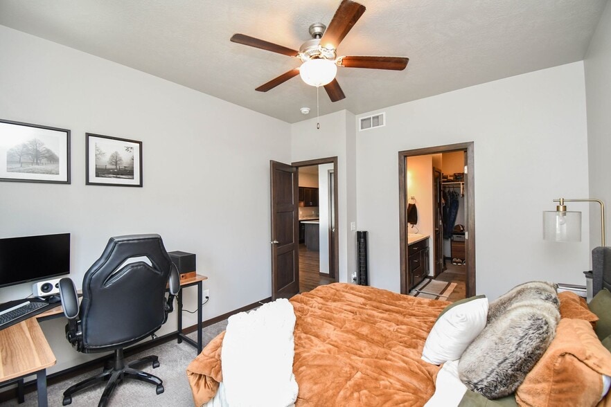 Building Photo - 6120 S Alki Pl