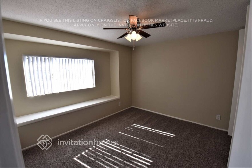 Building Photo - 8430 E Oak St