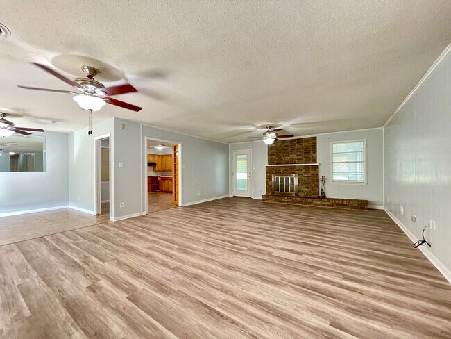 Building Photo - 136 Rwe Jones Dr