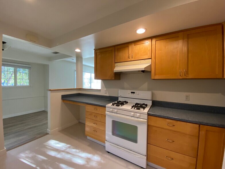 Building Photo - 5460 Kester Ave