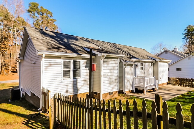 Building Photo - 303 Southampton Dr