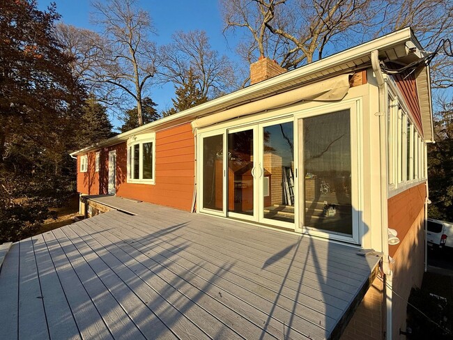 Building Photo - Severna Park - Waterfront - Round Bay Community.