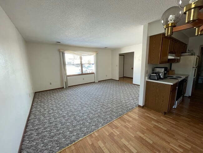 Building Photo - 716 Randy Rd