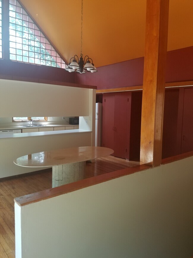 Building Photo - Single Family Home within walking distance to Quinnipiac