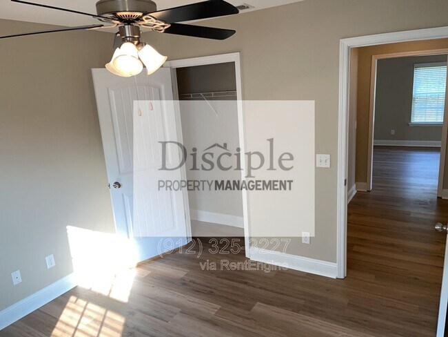 Building Photo - 202 Scarlett Ln