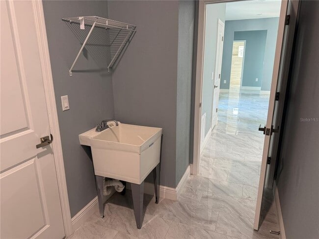 Building Photo - 463 Martigues Dr