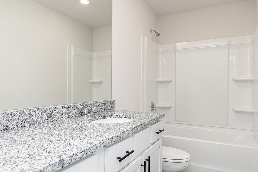 Building Photo - 636 Mackenzie Cv